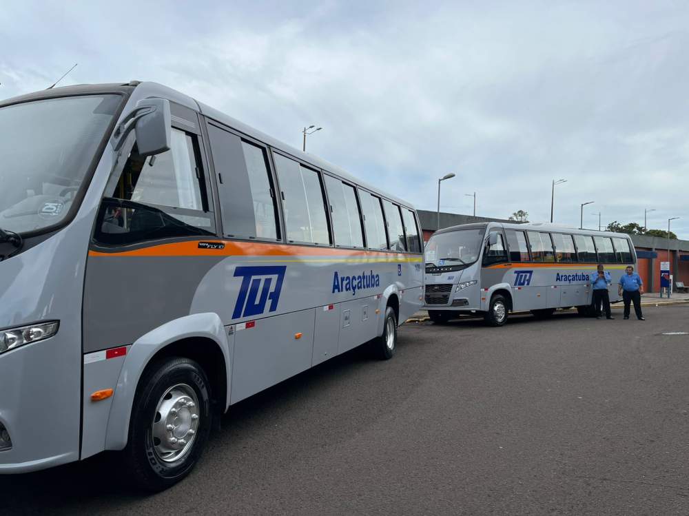 TUA apresenta novos ônibus zero km à autoridades e população